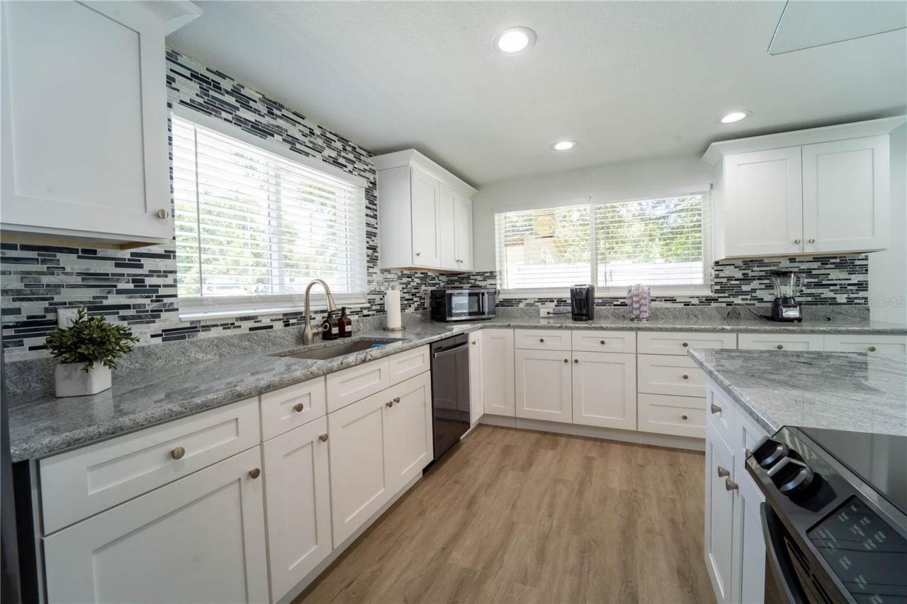 39352 County Road 54, Zephyrhills, FL 33542 Photo