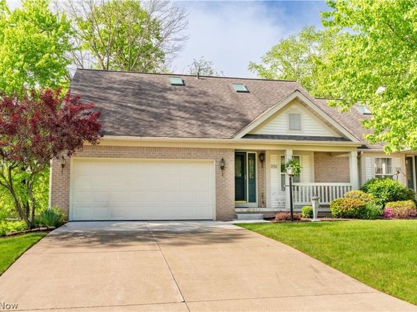 1702 Southpointe Circle NE, Canton, OH 44714