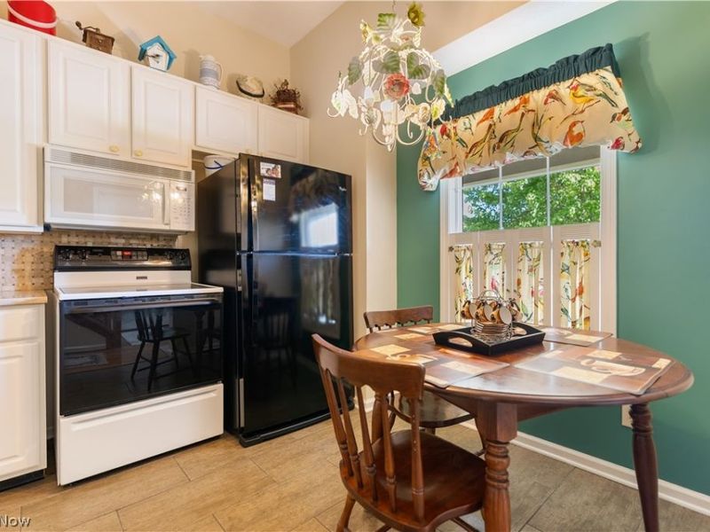 1702 Southpointe Circle NE, Canton, OH 44714 Photo 3