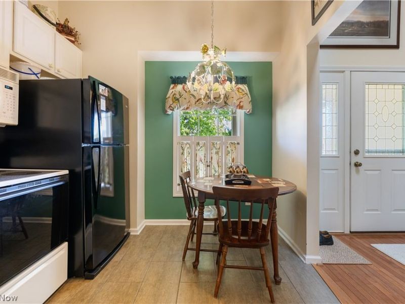 1702 Southpointe Circle NE, Canton, OH 44714 Photo 4