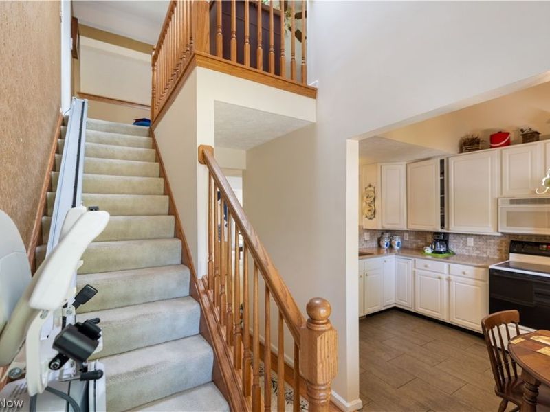1702 Southpointe Circle NE, Canton, OH 44714 Photo 5