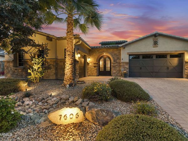 7606 S PENROSE Drive, Gilbert, AZ 85298