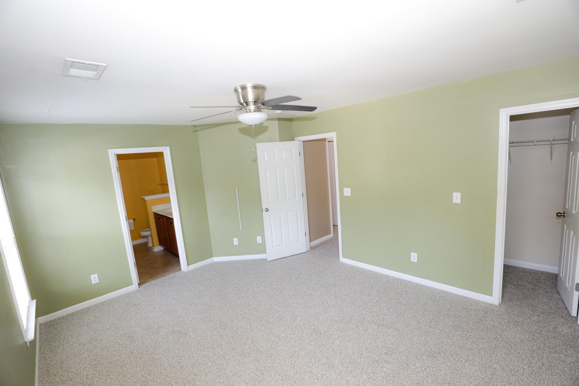 196 Avonshire Drive Photo 11