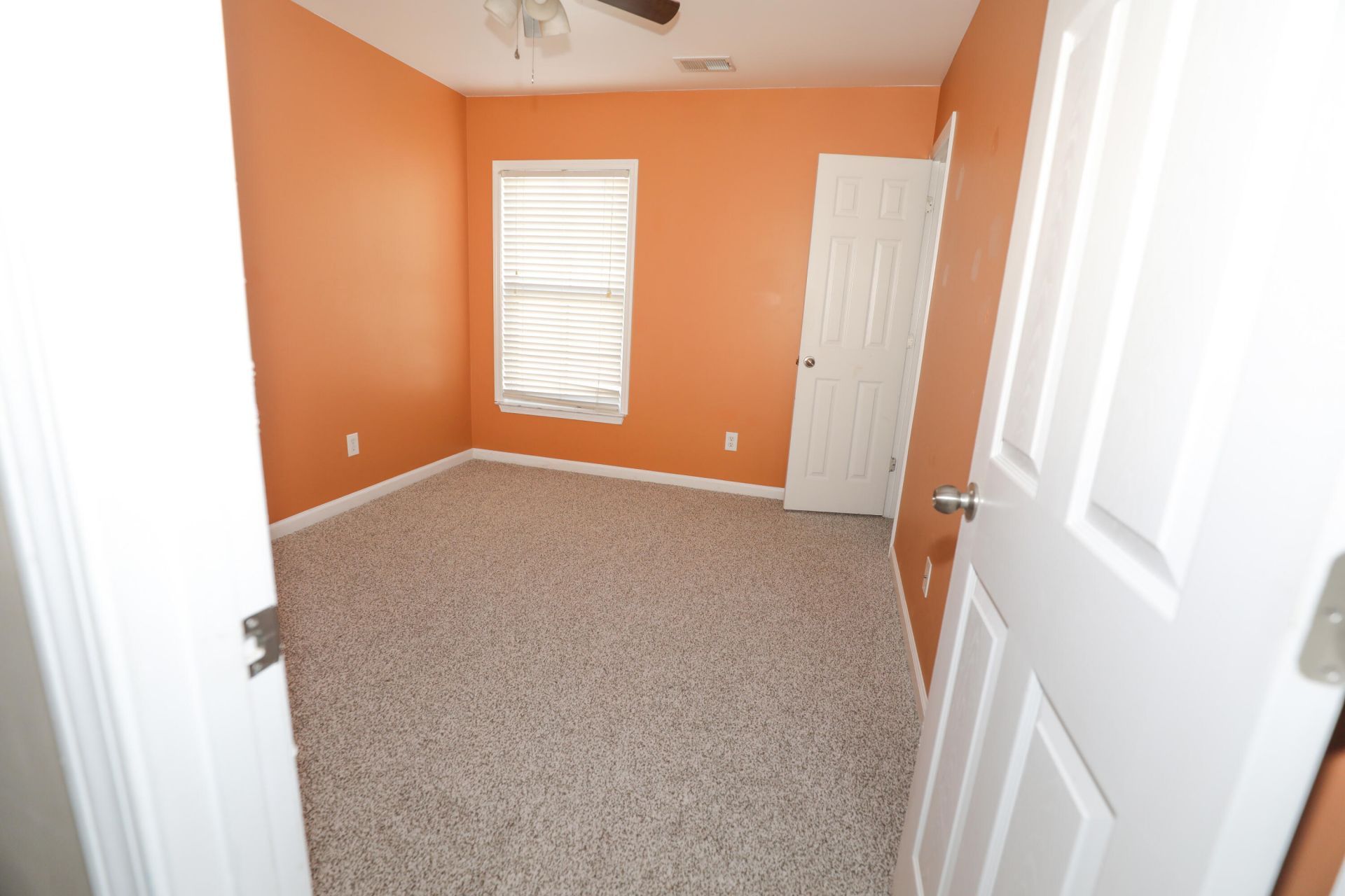 196 Avonshire Drive Photo 16