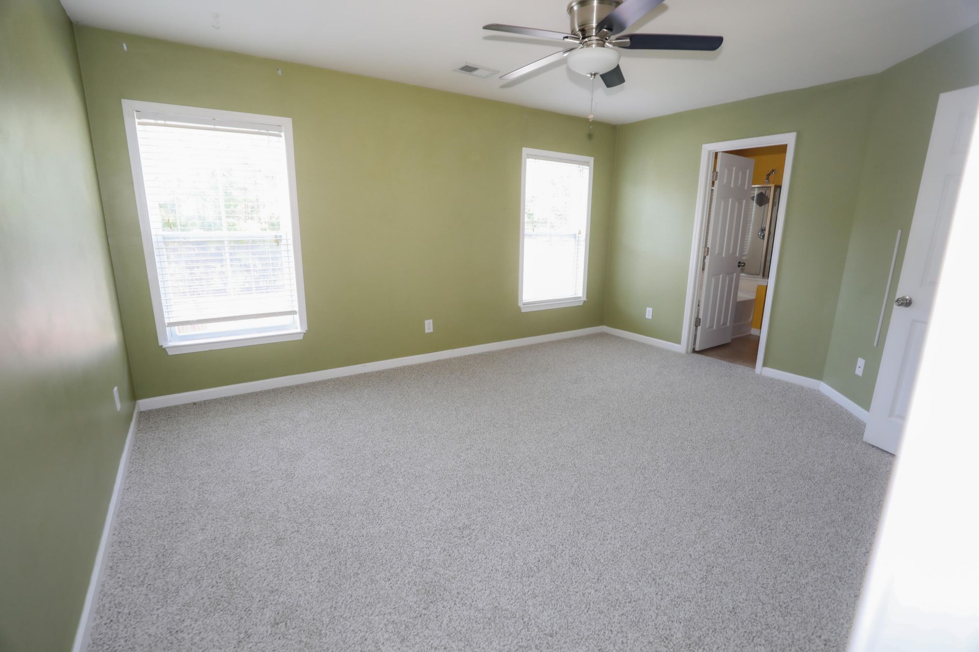 196 Avonshire Drive Photo 17