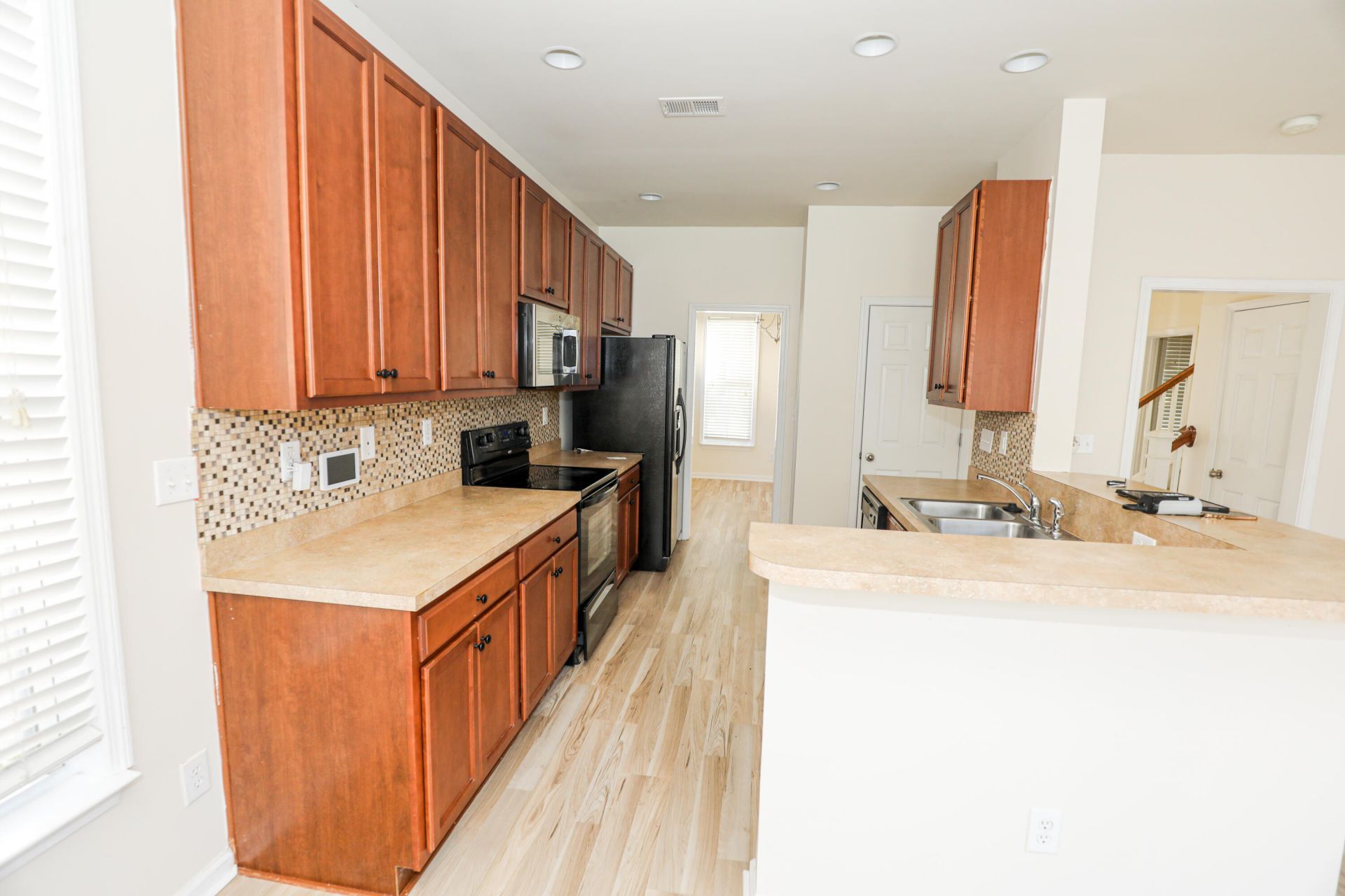 196 Avonshire Drive Photo 4