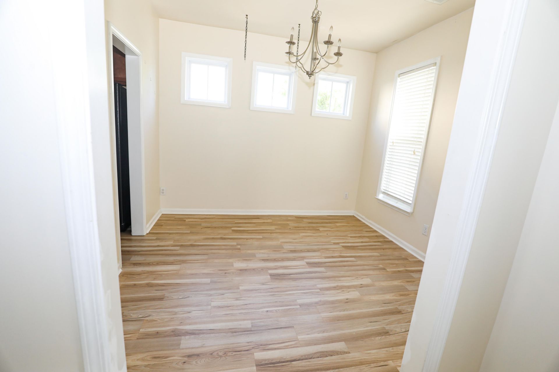 196 Avonshire Drive Photo 6