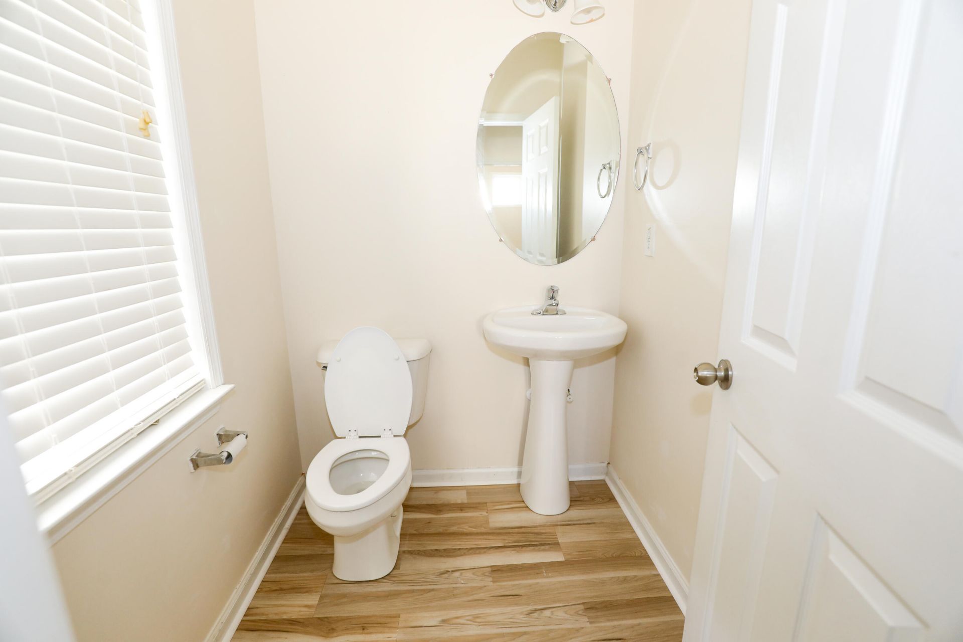 196 Avonshire Drive Photo 7