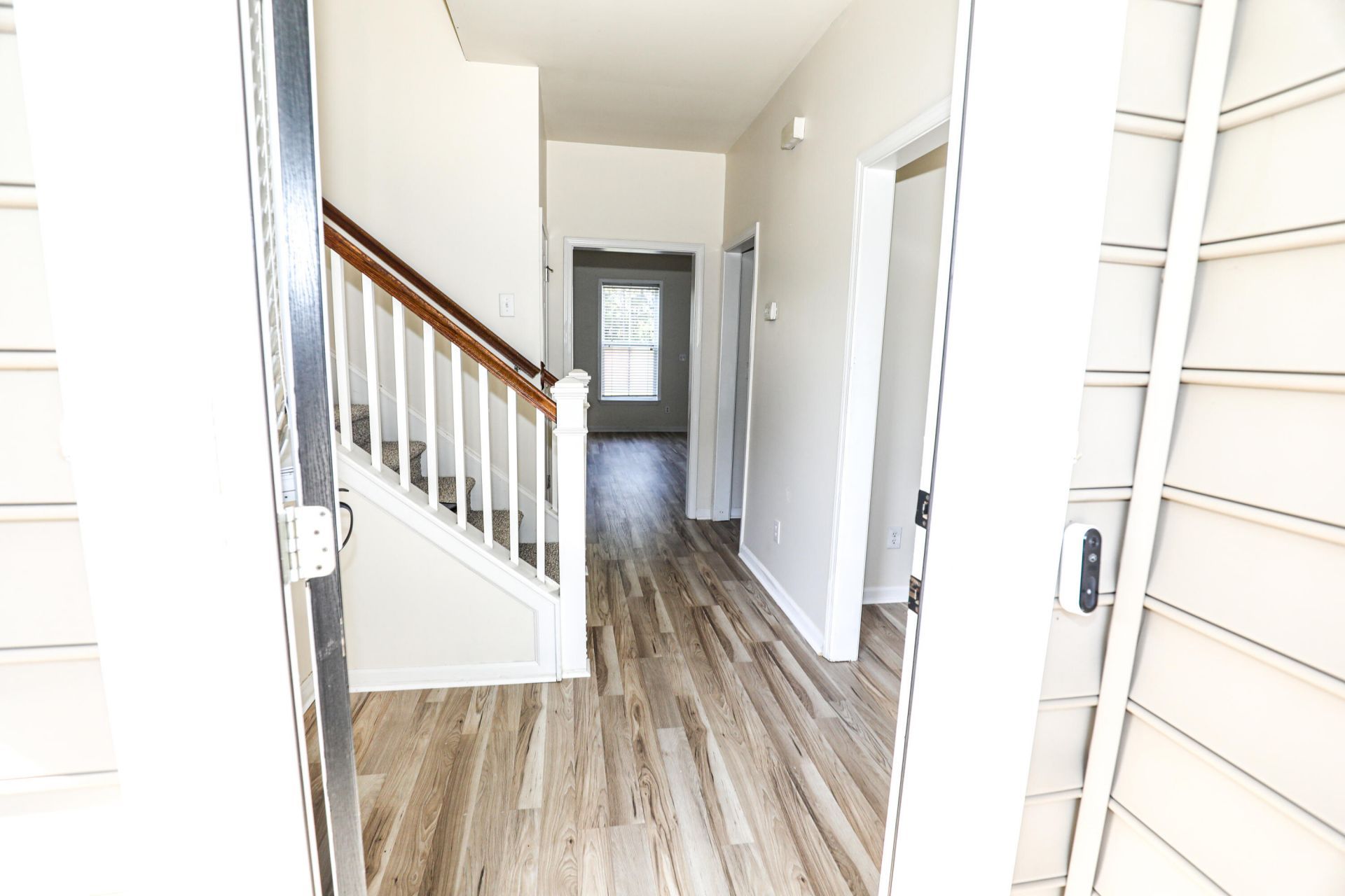 196 Avonshire Drive Photo 9