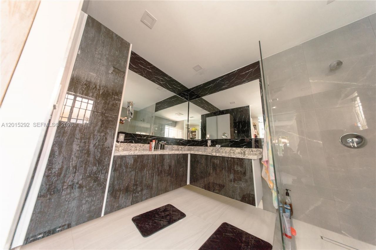 7814 NW 165th St , Miami Lakes, FL 33016 Photo