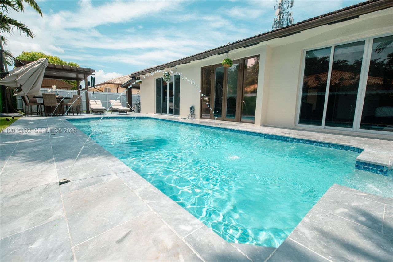 7814 NW 165th St, Miami Lakes, FL 33016 Photo