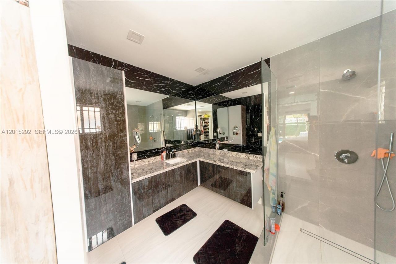 7814 NW 165th St , Miami Lakes, FL 33016 Photo