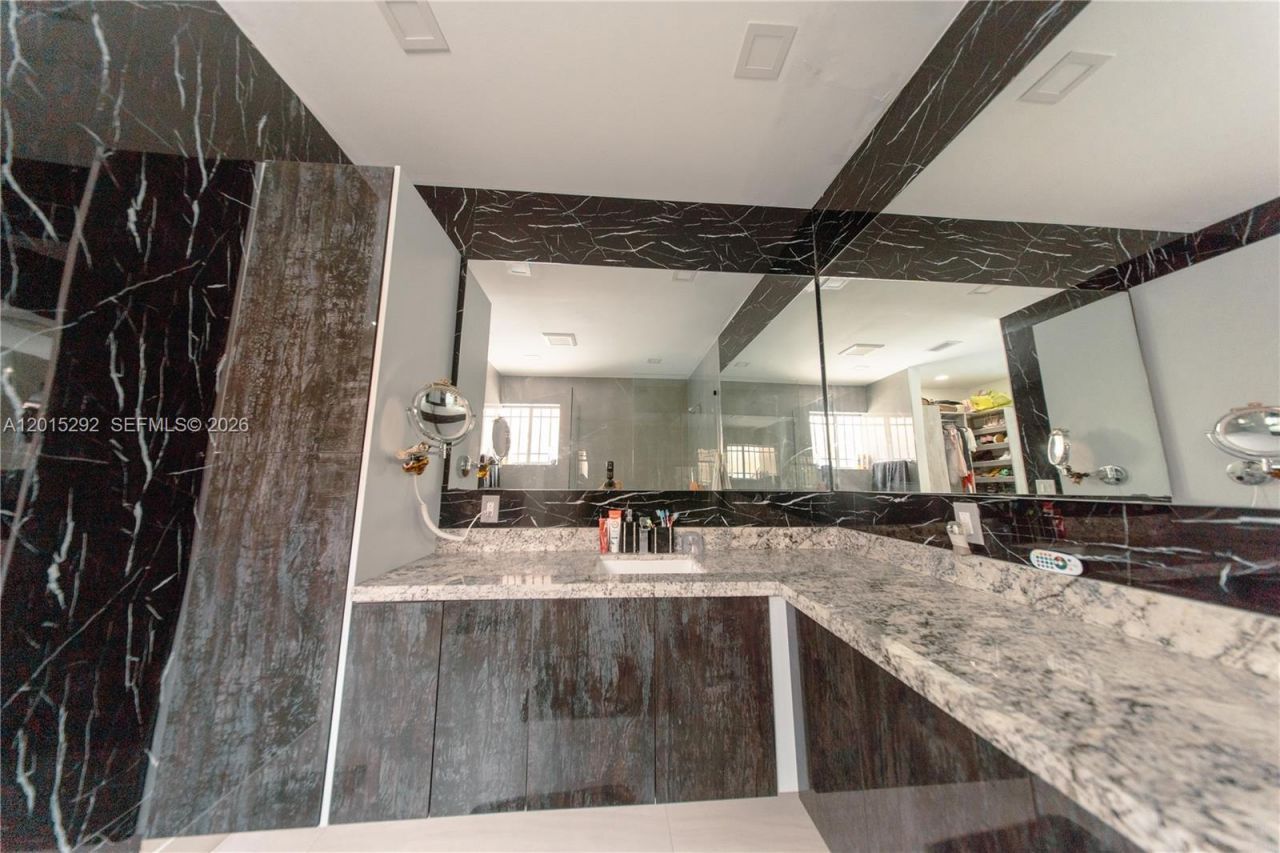 7814 NW 165th St , Miami Lakes, FL 33016 Photo