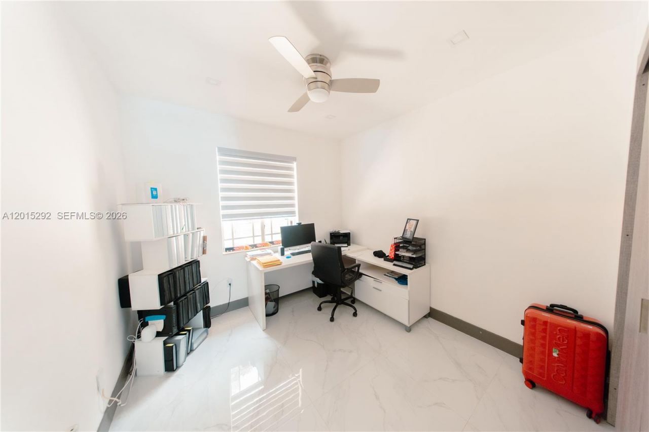 7814 NW 165th St , Miami Lakes, FL 33016 Photo