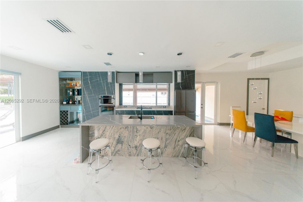 7814 NW 165th St , Miami Lakes, FL 33016 Photo