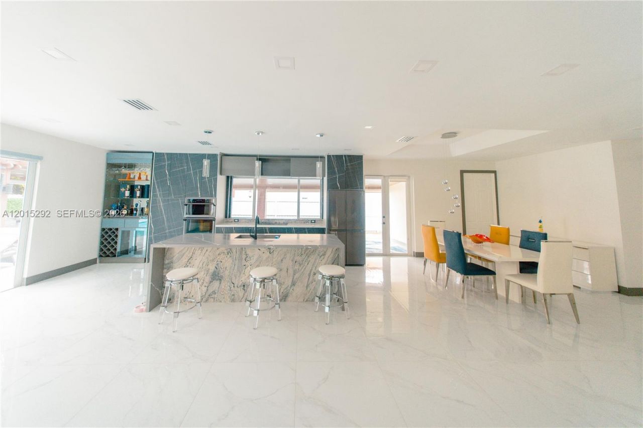 7814 NW 165th St , Miami Lakes, FL 33016 Photo