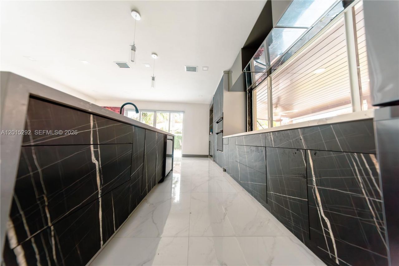 7814 NW 165th St , Miami Lakes, FL 33016 Photo