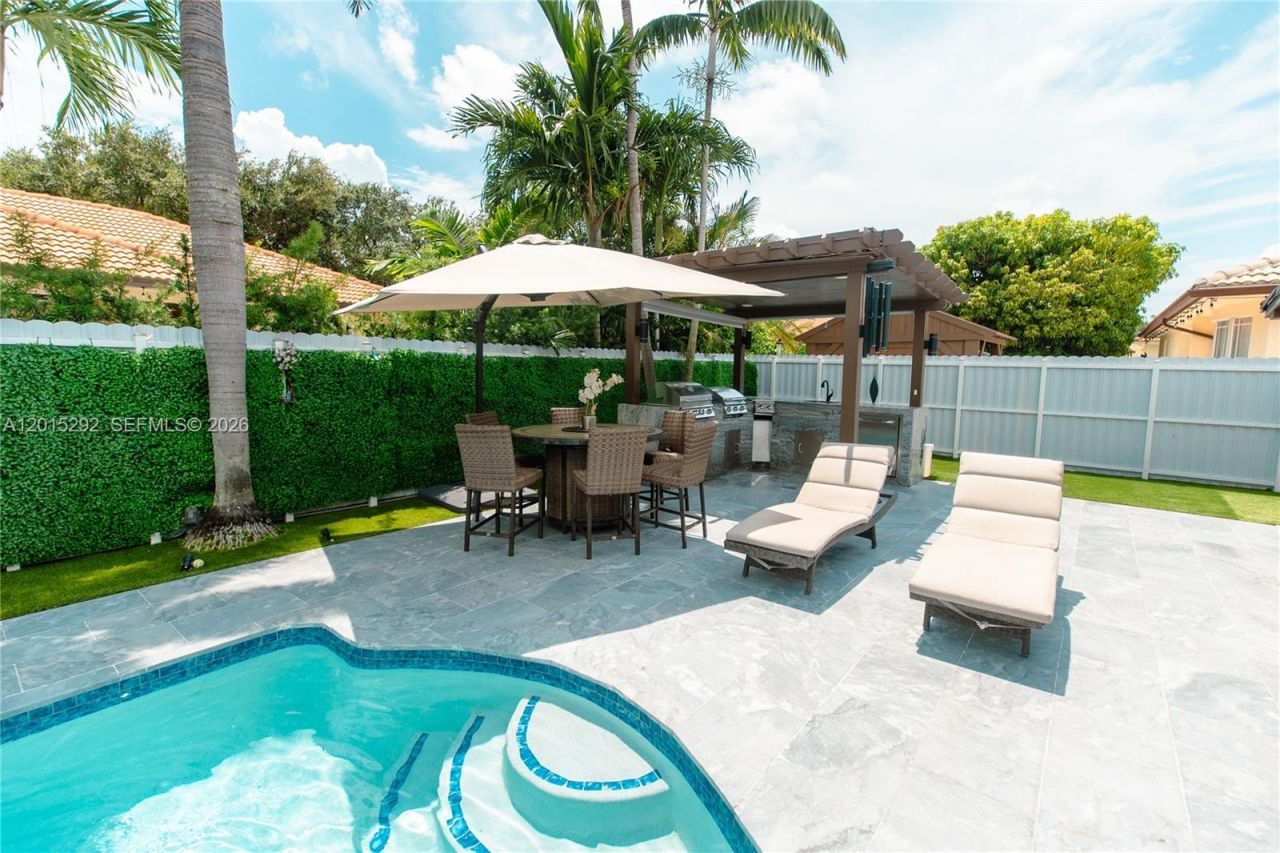 7814 NW 165th St , Miami Lakes, FL 33016 Photo