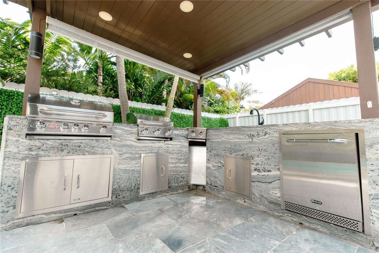 7814 NW 165th St , Miami Lakes, FL 33016 Photo
