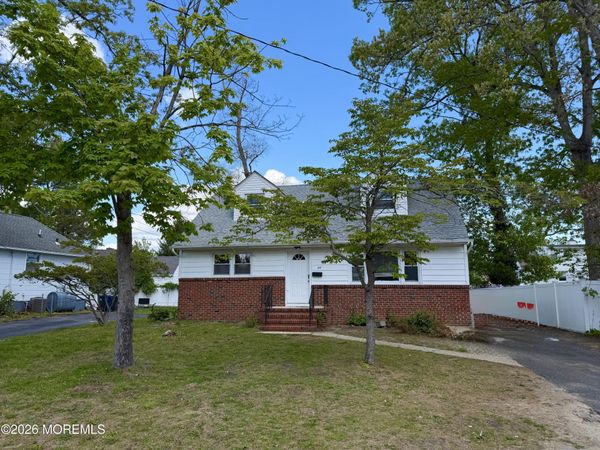 24 Berger Avenue, Oakhurst, NJ 07755