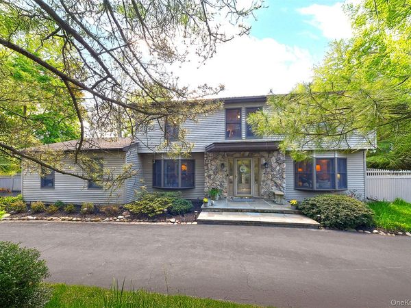 6 Fielding Court , Dix Hills, NY 11746