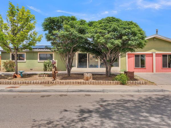2707 Floral Road NW, Albuquerque, NM 87104
