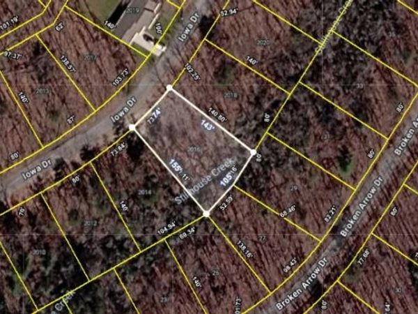 2016 Iowa Dr , Crossville, TN 38572