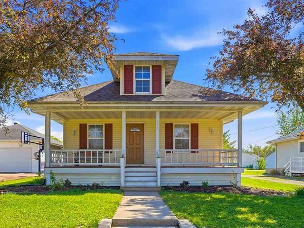 306 D Ave, Kalona, IA 52247