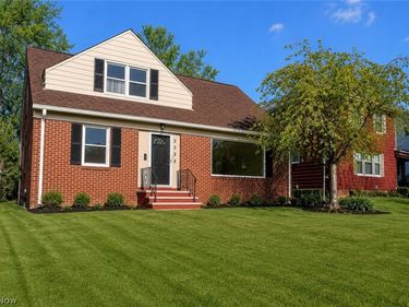 2529 Canterbury Road, Cleveland Heights, OH 44118