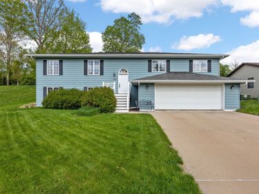 142 Red Fox Rd SE, Cedar Rapids, IA 52403
