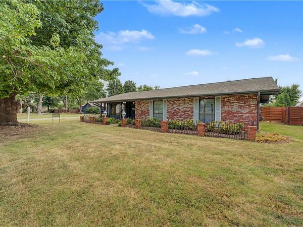 608 B Street, Bentonville, AR 72712
