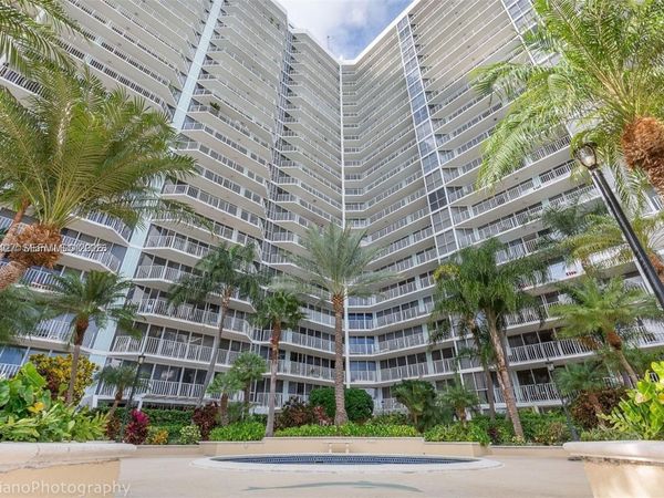 7601 E Treasure Dr , Unit 2210, North Bay Village, FL 33141