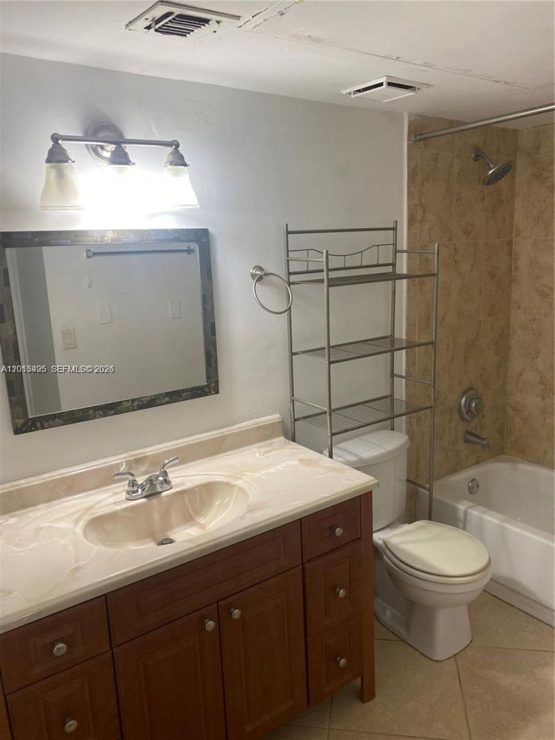 18330 NW 68th Ave, Unit G, Hialeah, FL 33015 Photo