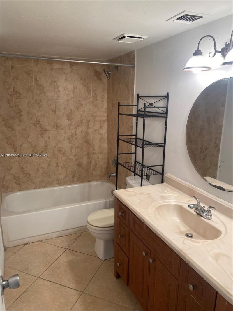 18330 NW 68th Ave, Unit G, Hialeah, FL 33015 Photo