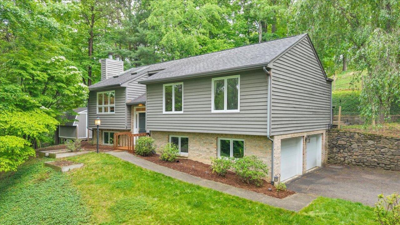 5424 Highfields Rd, Roanoke, VA 24018 Main Photo
