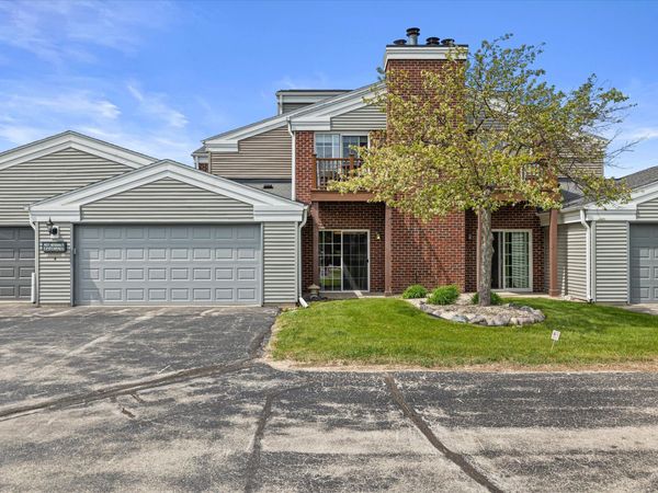 N17W26865 E Fieldhack Dr, Unit D, Pewaukee, WI 53072