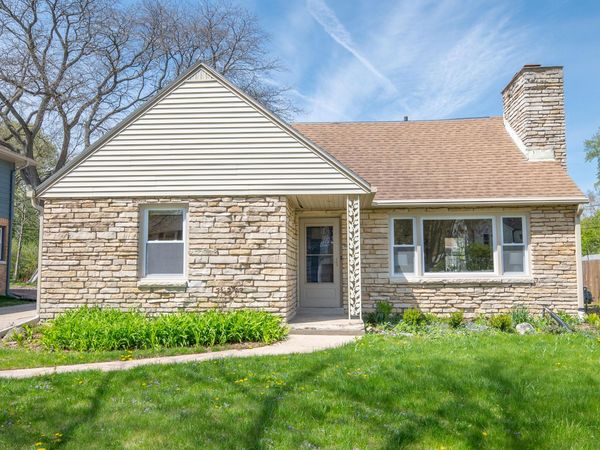 8031 N Whitney Rd, Fox Point, WI 53217