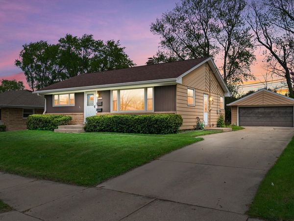 5228 N 107th St, Milwaukee, WI 53225
