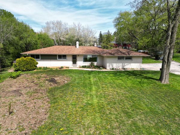 N68W13722 Bay Ridge Ct, Menomonee Falls, WI 53051