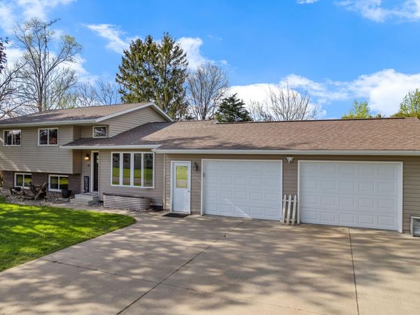 64 W 18th St, Buffalo City, WI 54622
