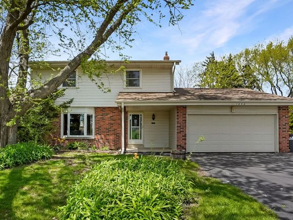 1232 Chippewa Dr, Waukesha, WI 53186