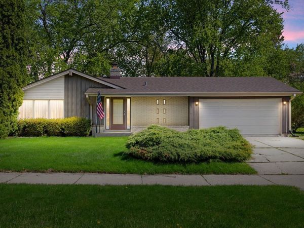 524 E Forest Hill Ave, Oak Creek, WI 53154