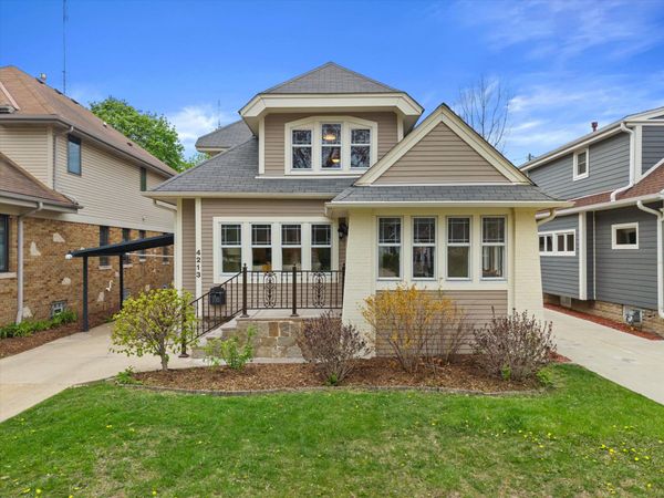 4213 N Larkin St, Shorewood, WI 53211