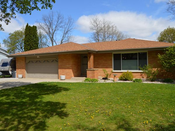 2132 Rambling Rose Rd, Waukesha, WI 53186