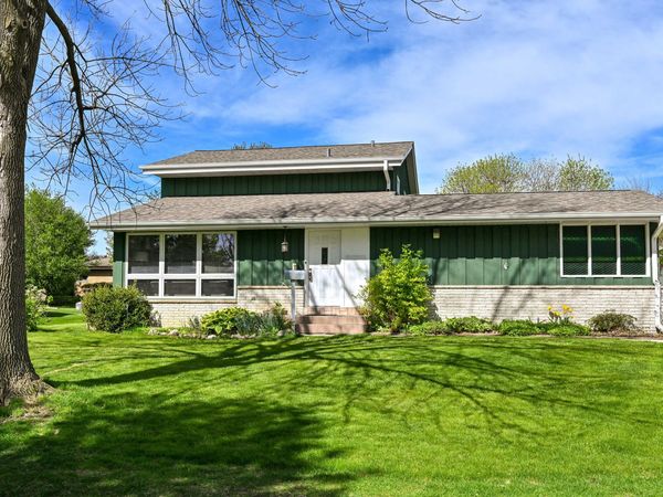 6093 Thornapple Dr, Greendale, WI 53129