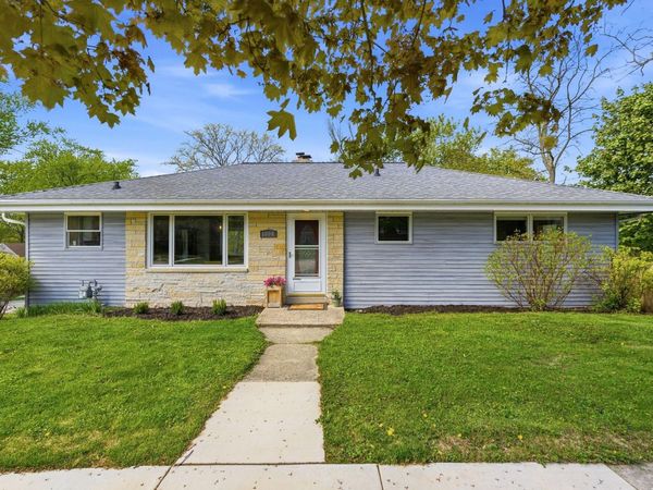 1004 E Newhall Ave, Waukesha, WI 53186