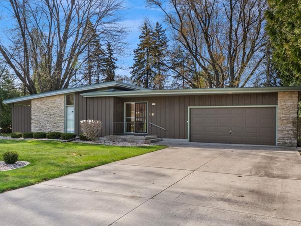 5005 Sunset Rd, Manitowoc, WI 54220