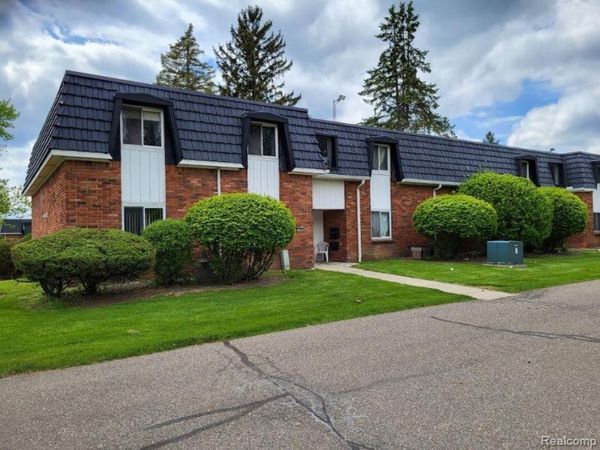 1844 Colonial Village Way, Waterford Twp, MI 48328
