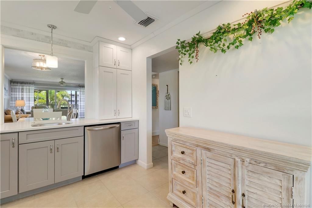 1852 SW Palm City Road, Unit 201, Stuart, FL 34994 Photo