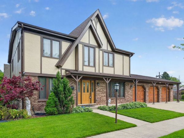 1152 E Walnut Avenue , Des Plaines, IL 60016